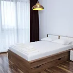 ≋ Boutique Gardens ≋ Private Family House וארנה