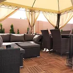 ≋ Boutique Gardens ≋ Private Family House וארנה