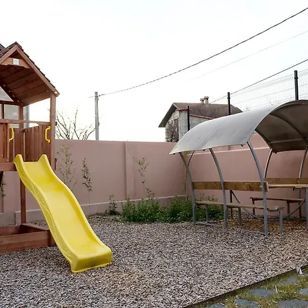 בית נופש ≋ Boutique Gardens ≋ Private Family House וארנה